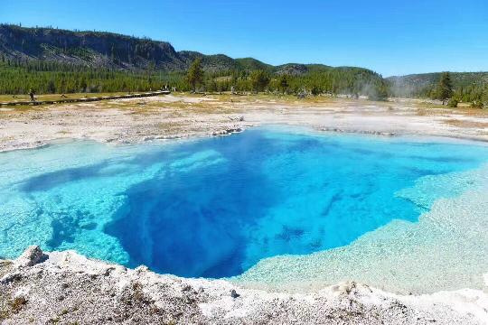 Yellowstone National Park (Top 10 Natural Wonders of the World)