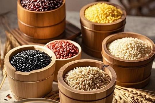 Whole Grains (e.g., Quinoa, Brown Rice, Oats) (Top 10 Superfoods for a Healthy Life)