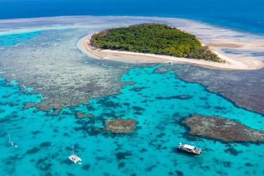 Great Barrier Reef (Top 10 Natural Wonders of the World)