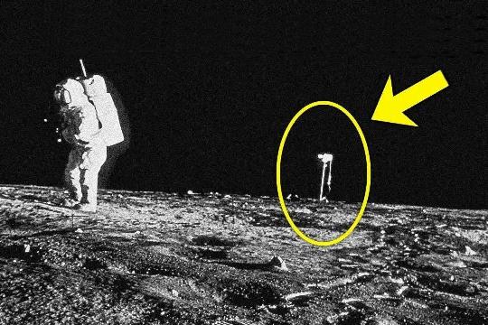 Apollo 11 UFO Encounter (Top 10 Lunar Anomalies)