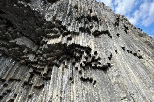 "Singing Stones" of Armenia (The world's 10 most impossible geological wonders)