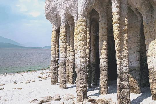 Crowley Lake Stone Columns (The world's 10 most impossible geological wonders)
