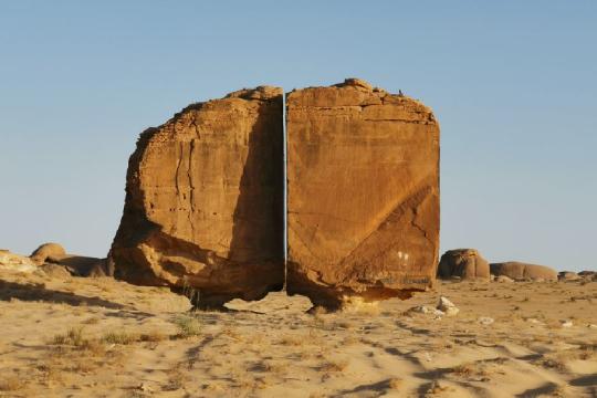 Al Naslaa Rock (The world's 10 most impossible geological wonders)
