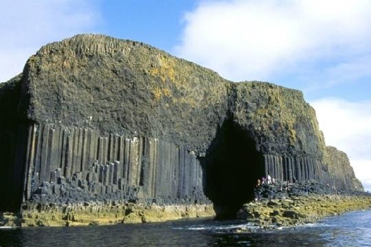 Fingal's Cave (The world's 10 most impossible geological wonders)