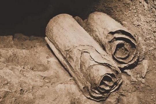 The Dead Sea Scrolls (1947-1956) (Top 10 Groundbreaking Archaeological Finds)