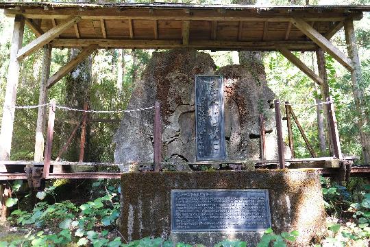 The Yonaguni Monument – Japan (Top 10 Unexplained Geological Formations)