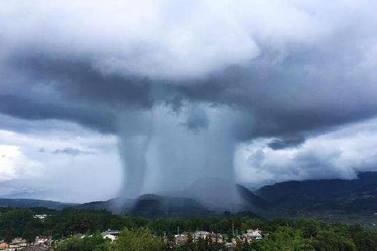 Microbursts (Top 10 Anomalous Weather Phenomena)