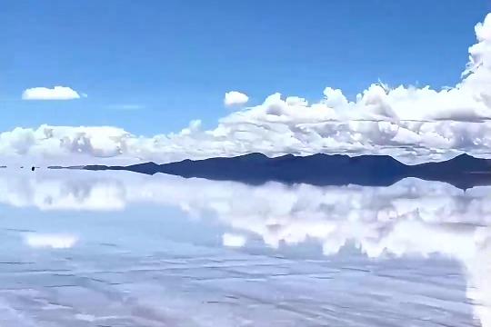 Salar de Uyuni (Top 10 Paranormal Natural Events)
